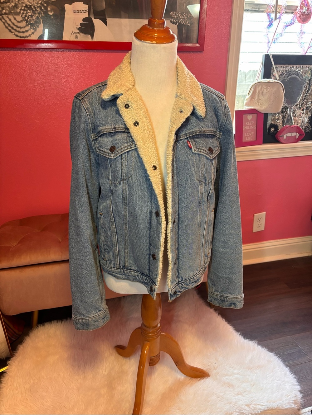 Levi's Light Blue Denim Jacket with Cream Sherpa Collar Large (runs small)